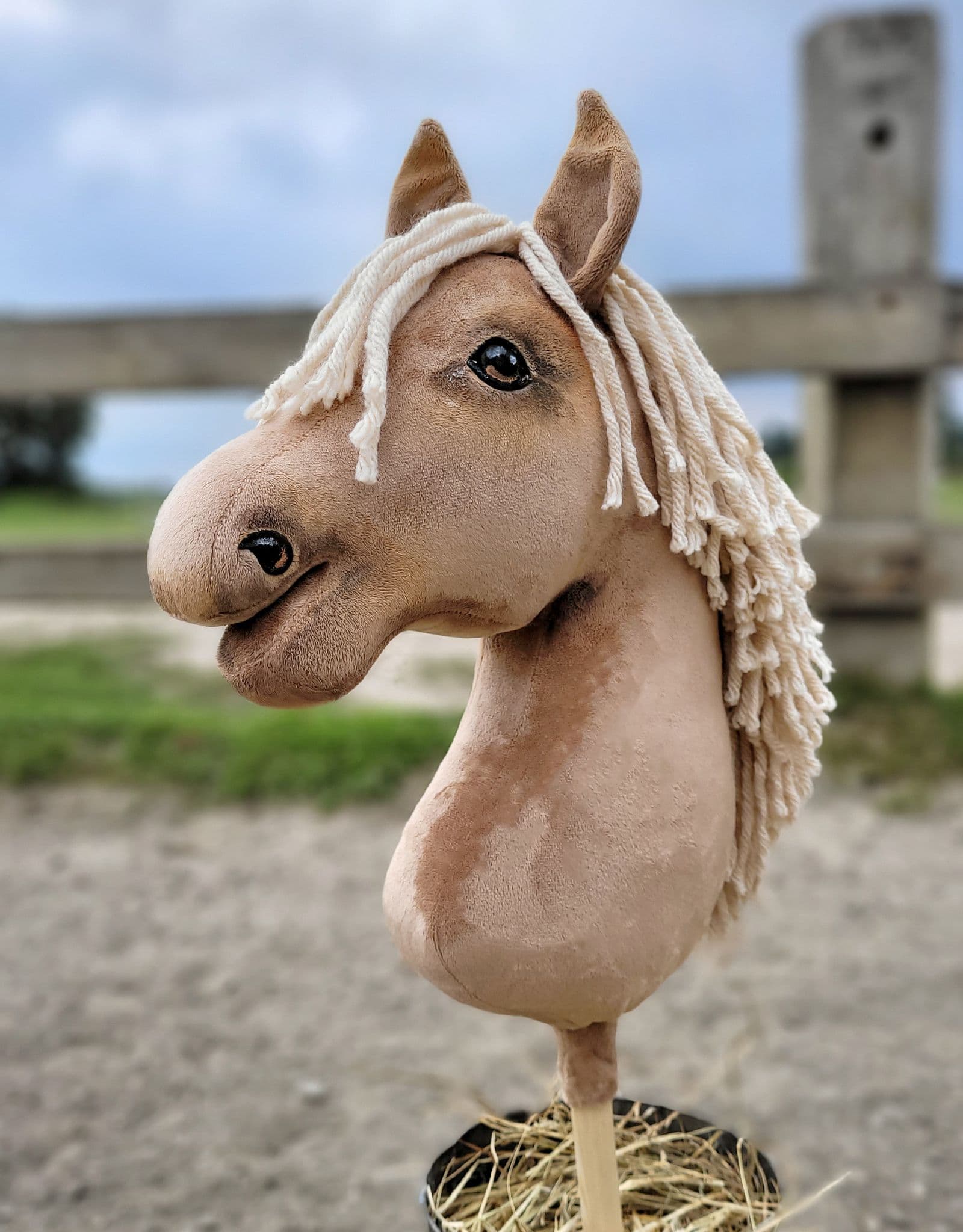 Hobby Horse Duży koń na kiju Premium - izabelowaty  A3