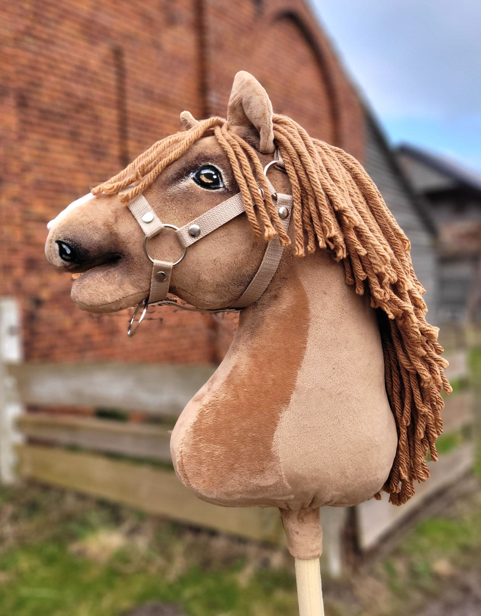 Hobby Horse Duży koń na kiju Premium - jasny kasztan A3