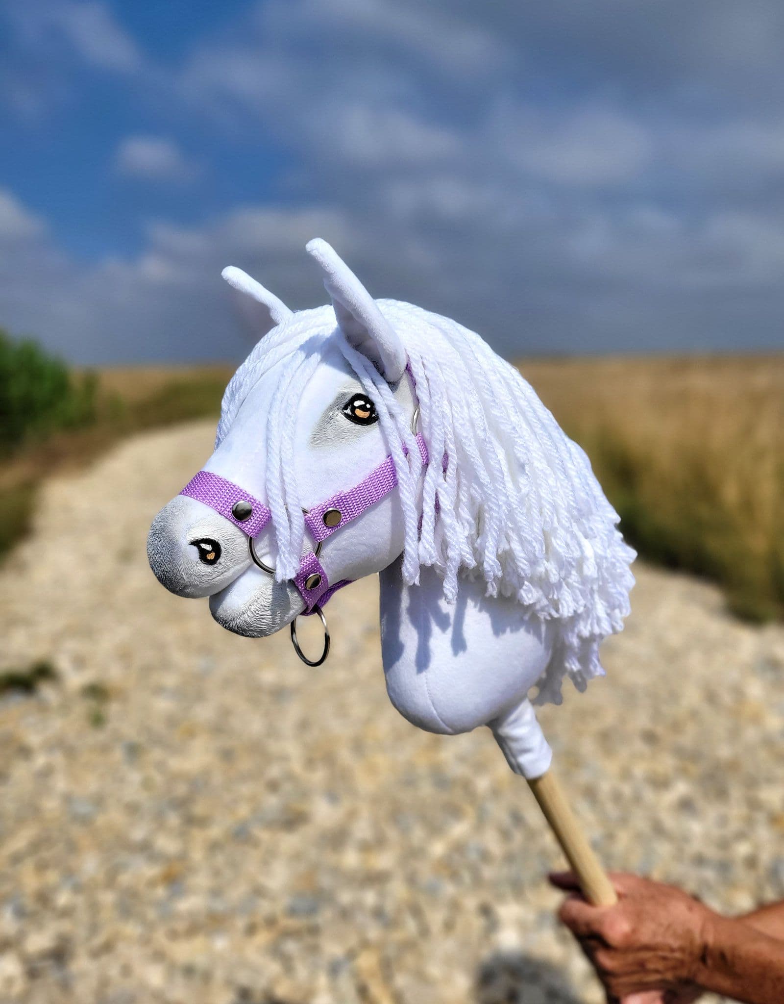 Hobby Horse Mały koń na kiju Premium - biały A4