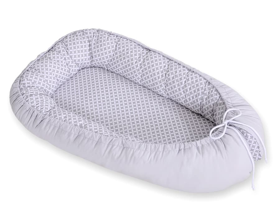 Kokon niemowlęcy dwustronny kojec otulacz Premium BOBONO-  mini-rozeta szara