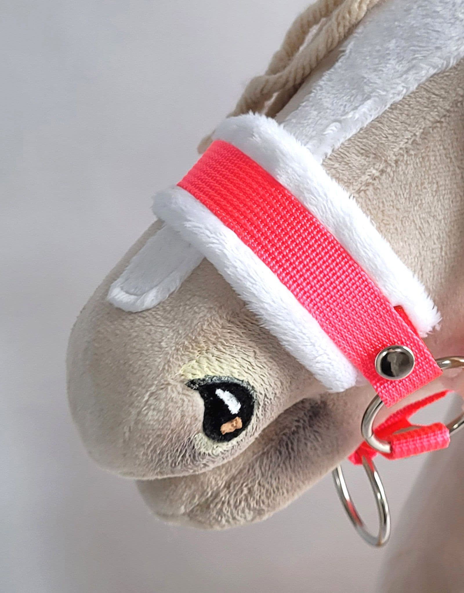 Kantar regulowany dla konia Hobby Horse A3 neon pink białym futerkiem