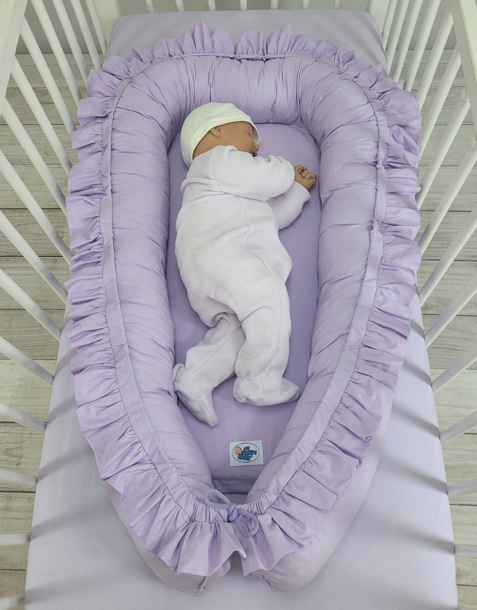 Kokon niemowlęcy kojec otulacz Premium z falbanką MY SWEET BABY- fioletowy
