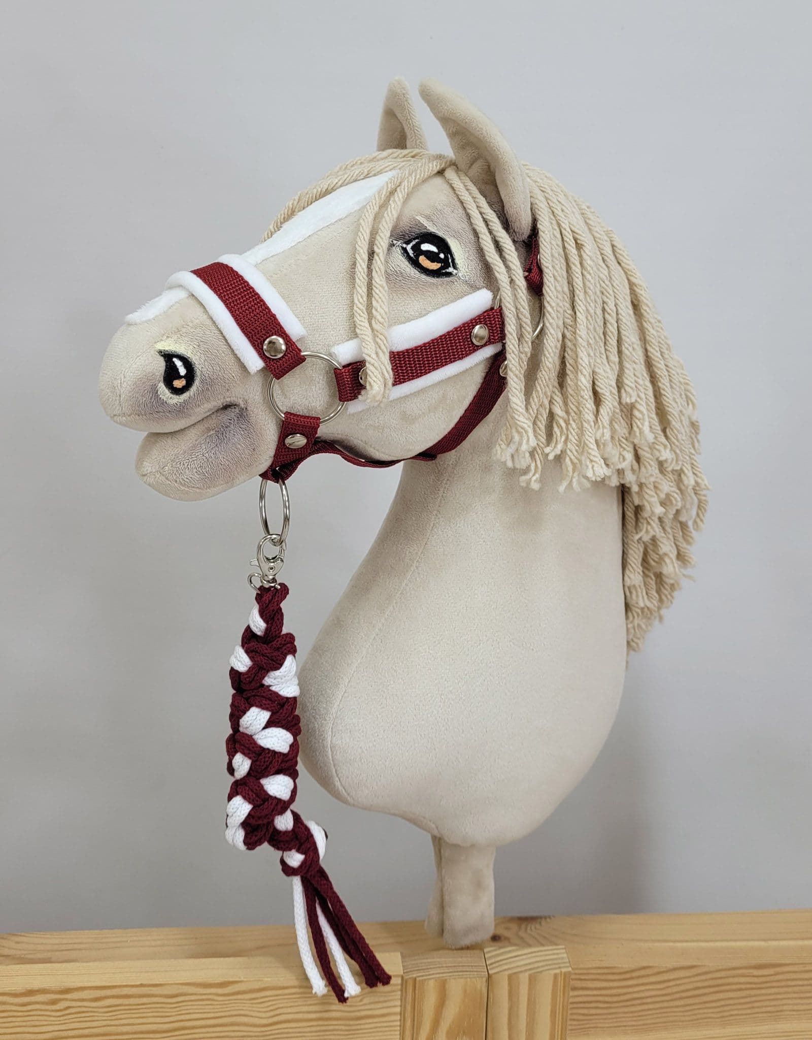Uwiąz dla Hobby Horse ze sznurka – biało-bordowy