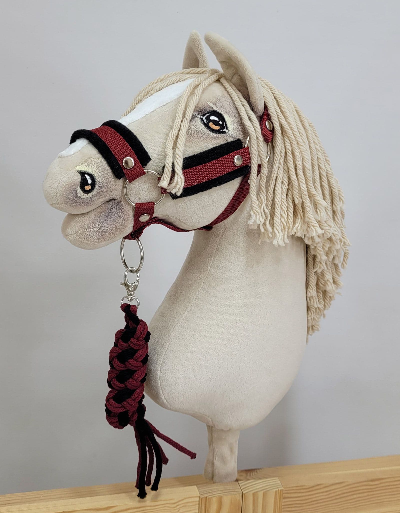 Uwiąz dla Hobby Horse ze sznurka – czarno- bordowy