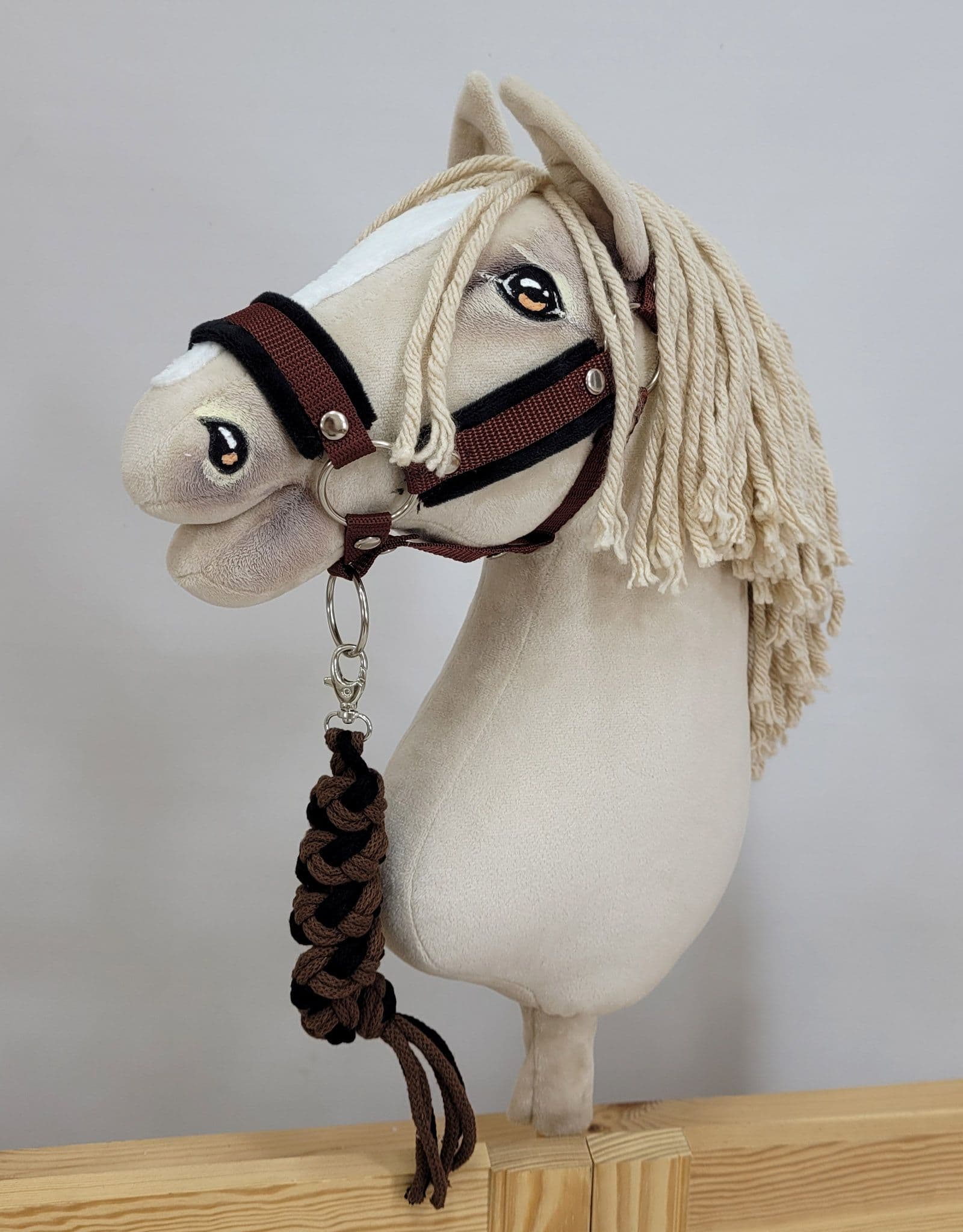 Uwiąz dla Hobby Horse ze sznurka – czarno- brązowy