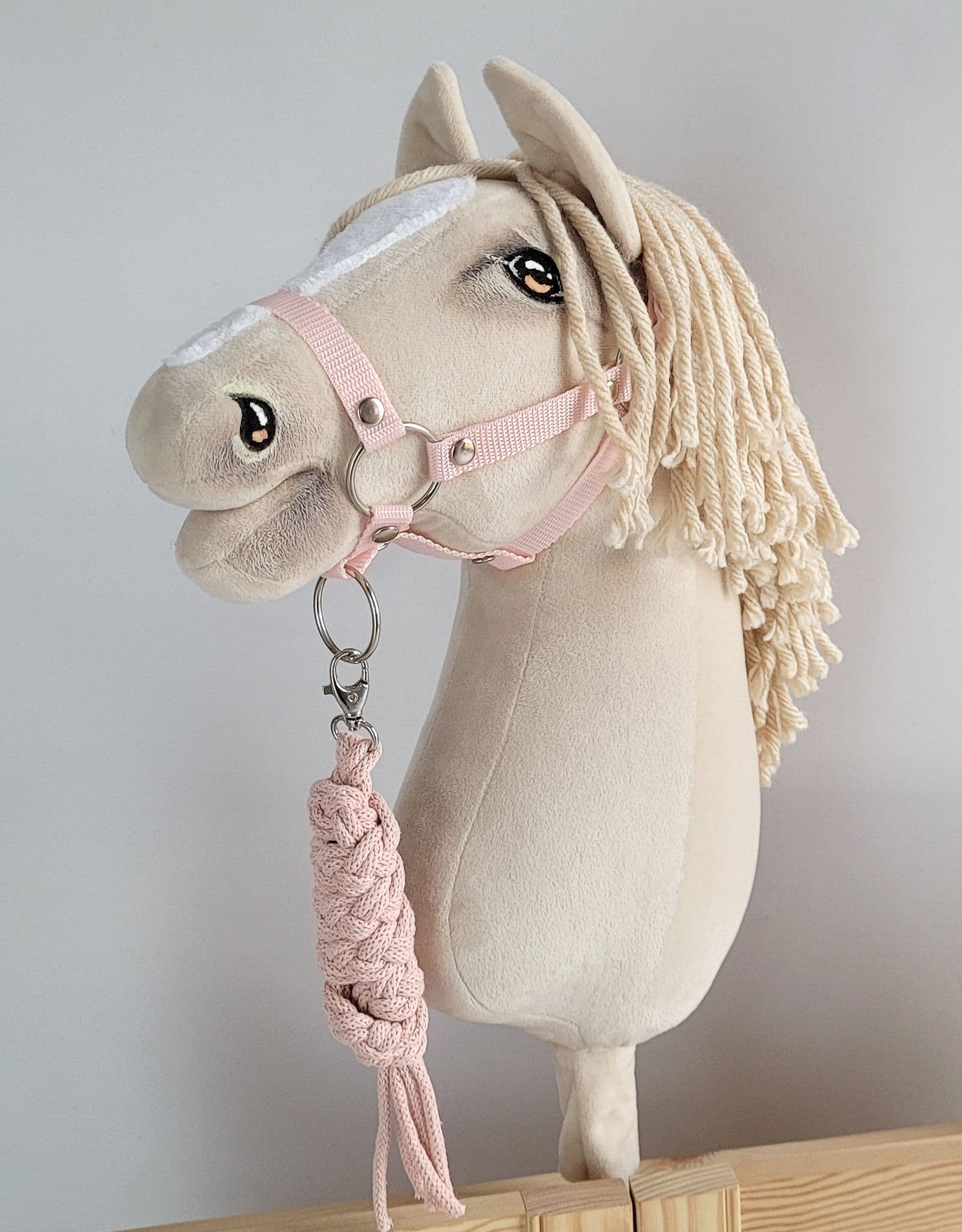 Uwiąz dla Hobby Horse ze sznurka – pudrowy róż