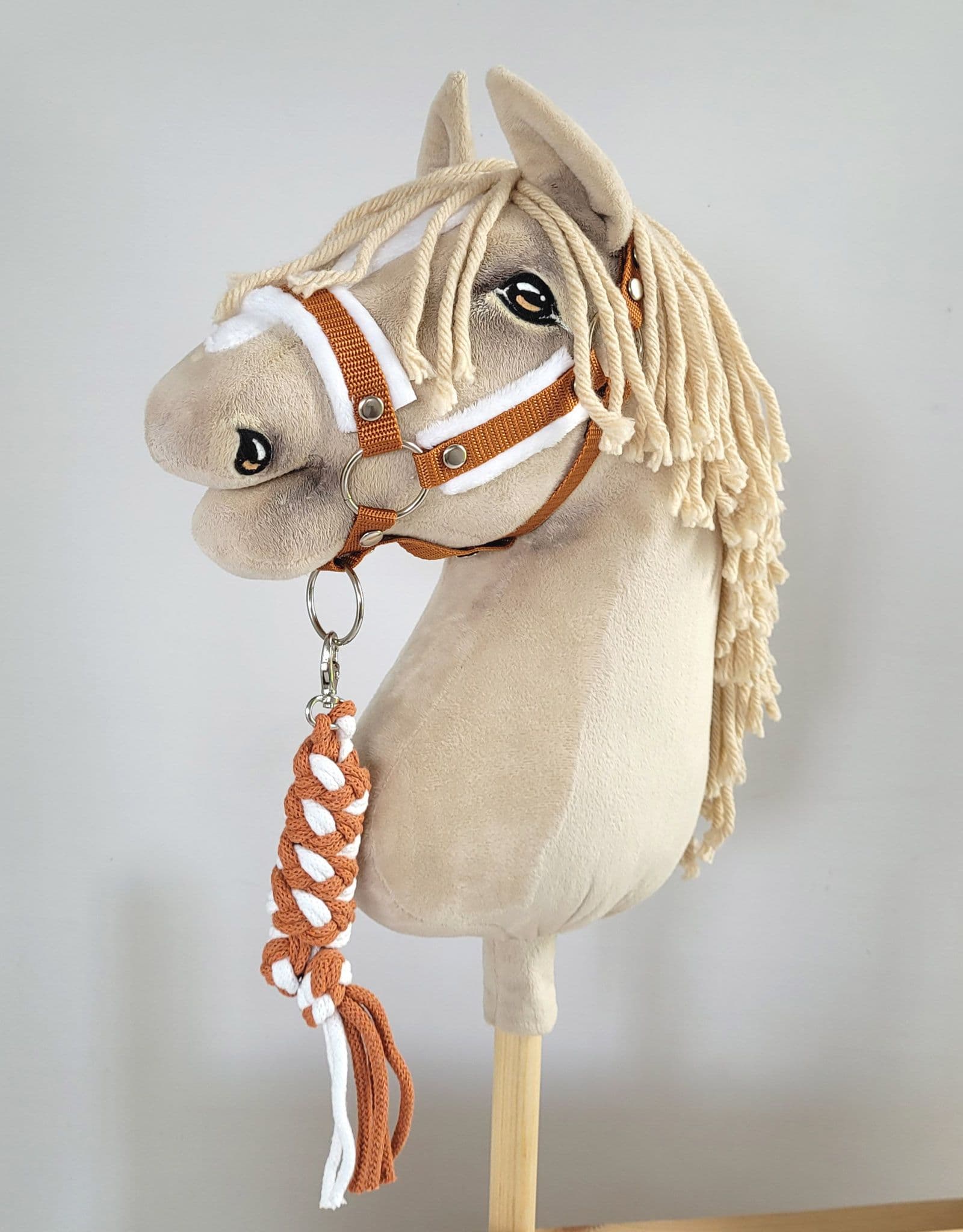 Uwiąz dla Hobby Horse ze sznurka – biało-rudy