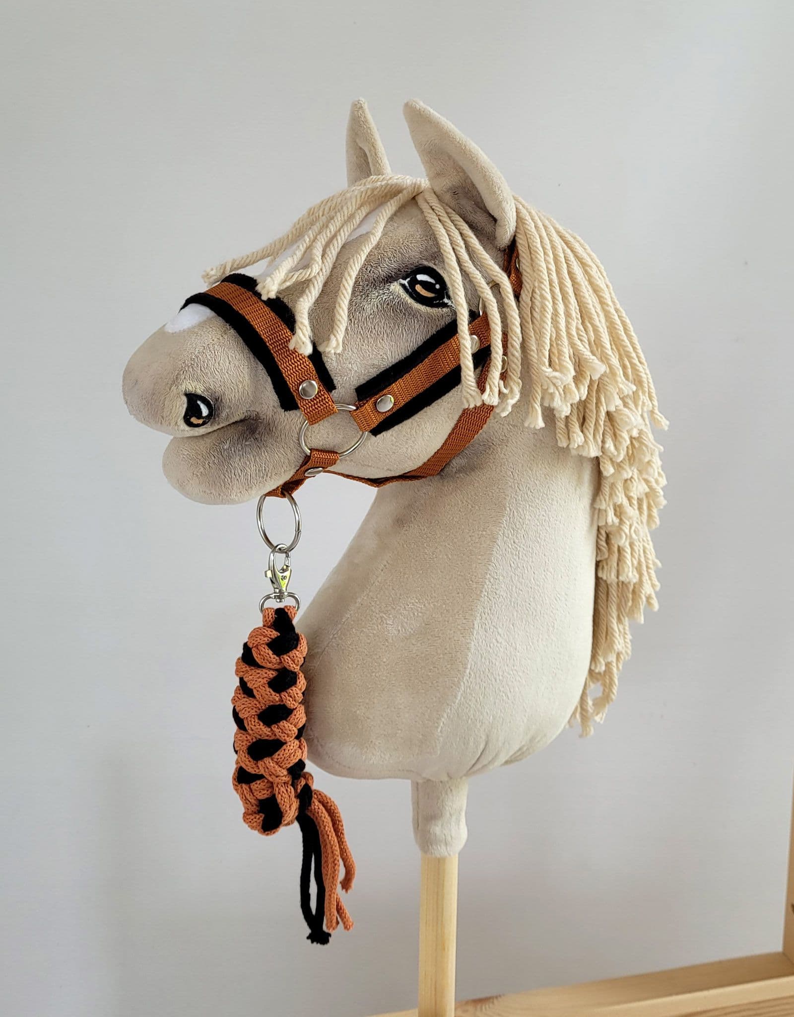 Uwiąz dla Hobby Horse ze sznurka – czarno-rudy