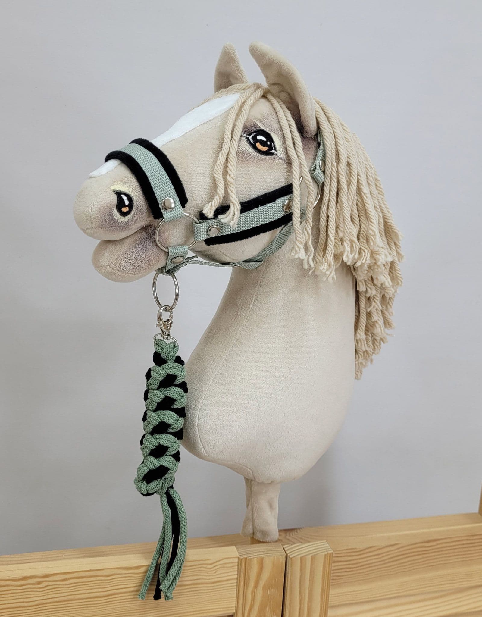 Uwiąz dla Hobby Horse ze sznurka – czarno- szałwia