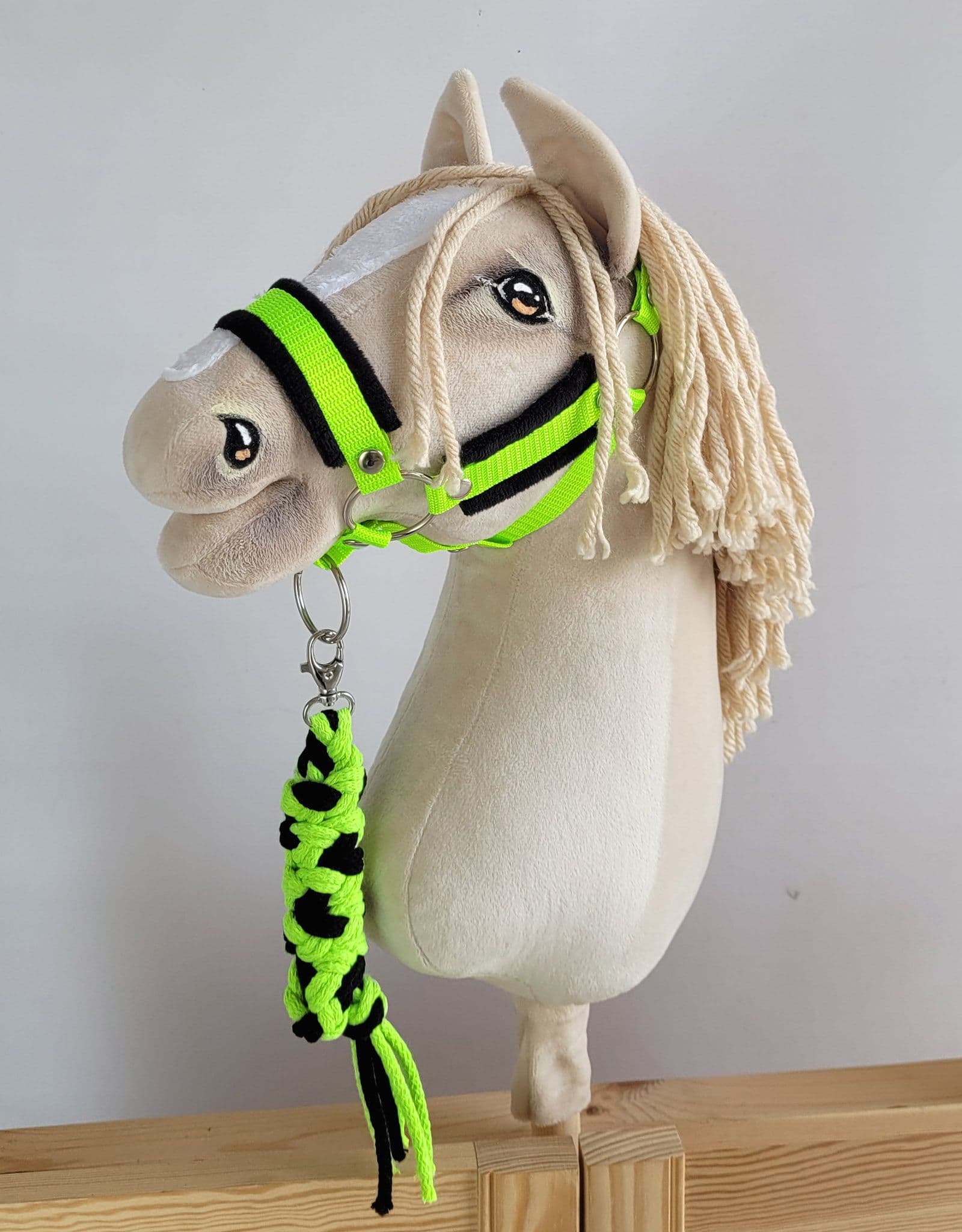Uwiąz dla Hobby Horse ze sznurka – neon green/ czarny