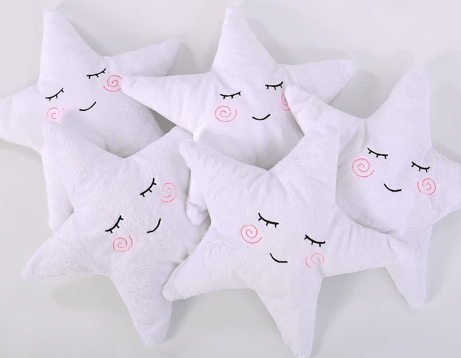 Poduszka przytulanka z minky Little STAR z grzechotką- biała