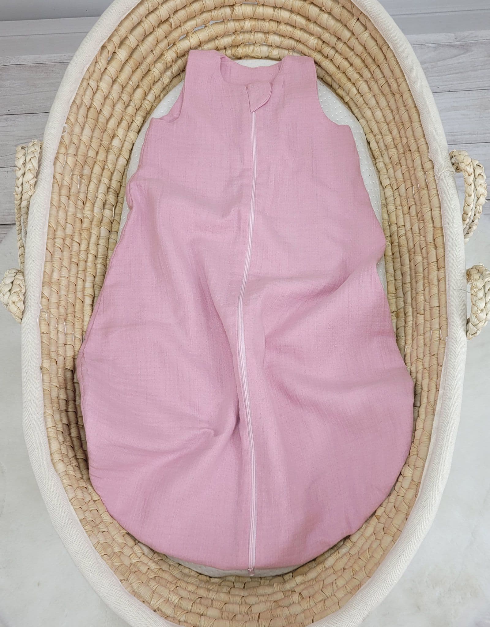 Muślinowy śpiworek dla dzieci zaokrąglony M 6-12 mcy letni TOG 1.0 - pastel pink