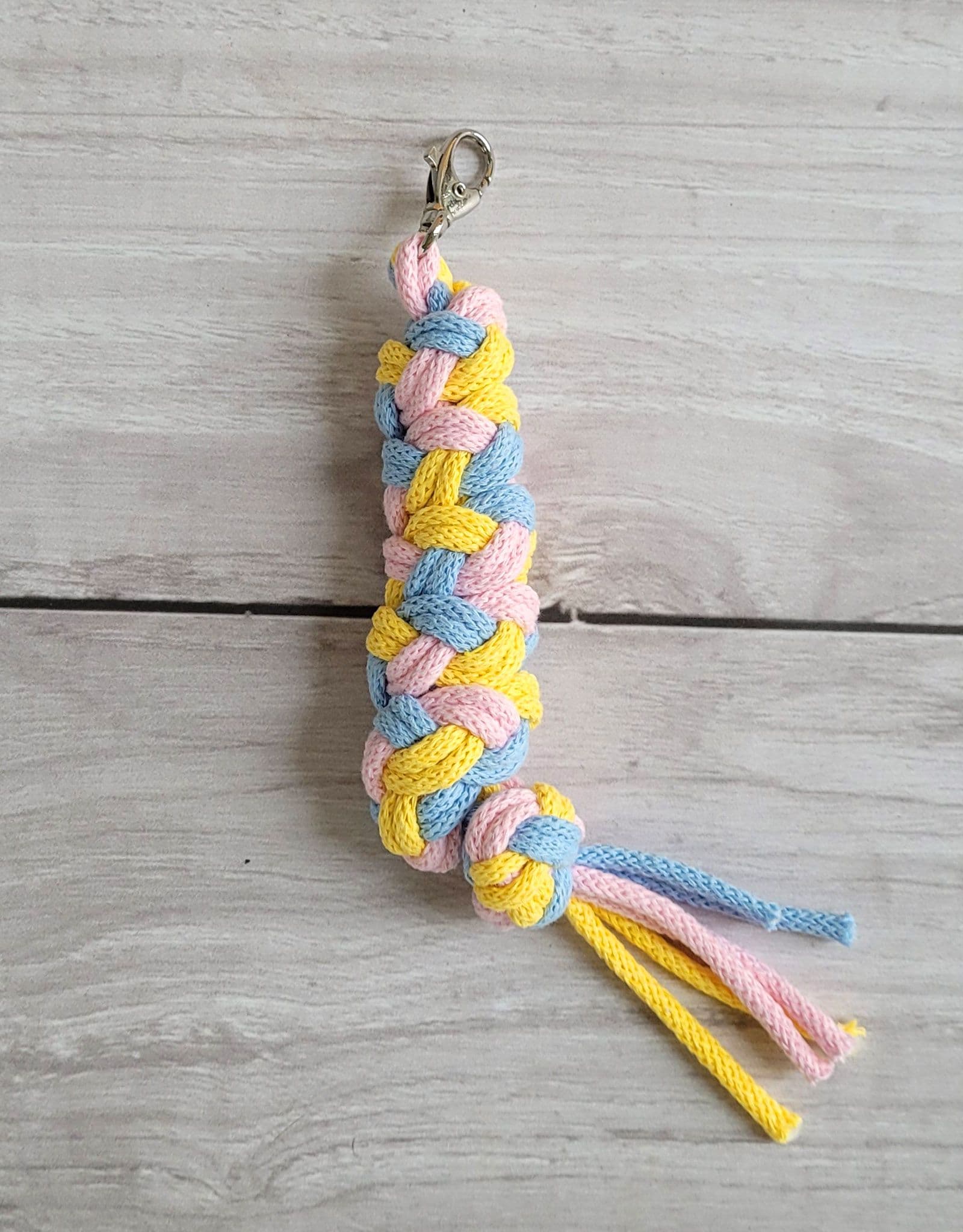 Uwiąz dla Hobby Horse ze sznurka – błękit/ jasny róż/ żółty
