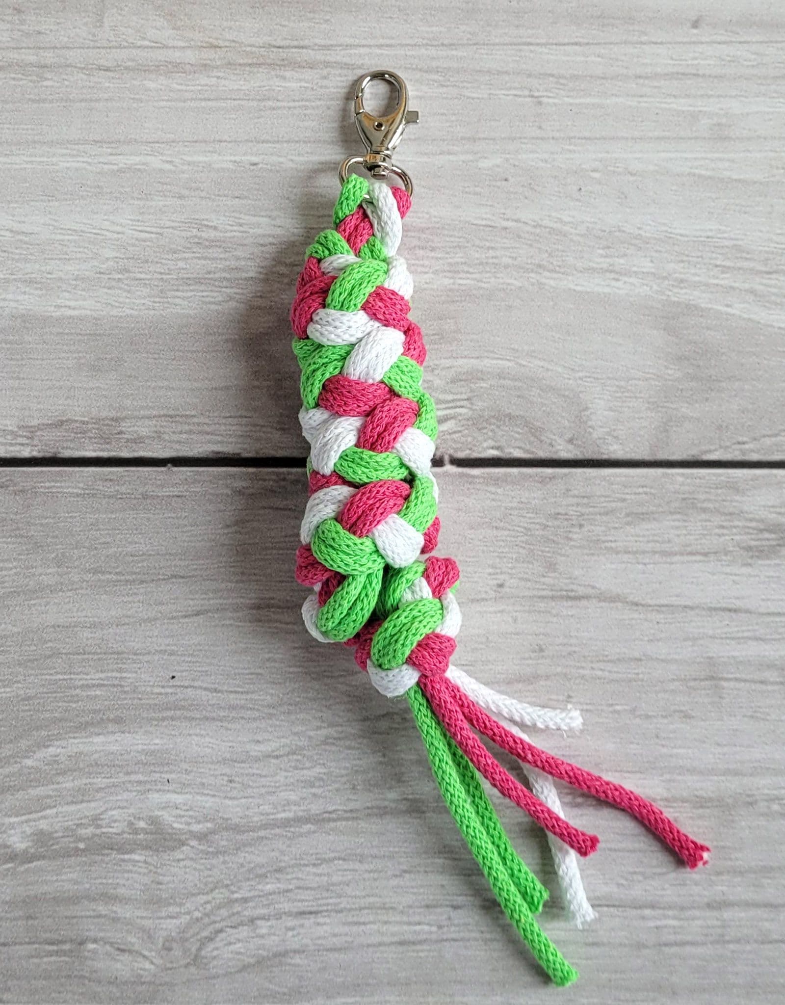 Uwiąz dla Hobby Horse ze sznurka – ciemny róż/ jasny zielony/ biały
