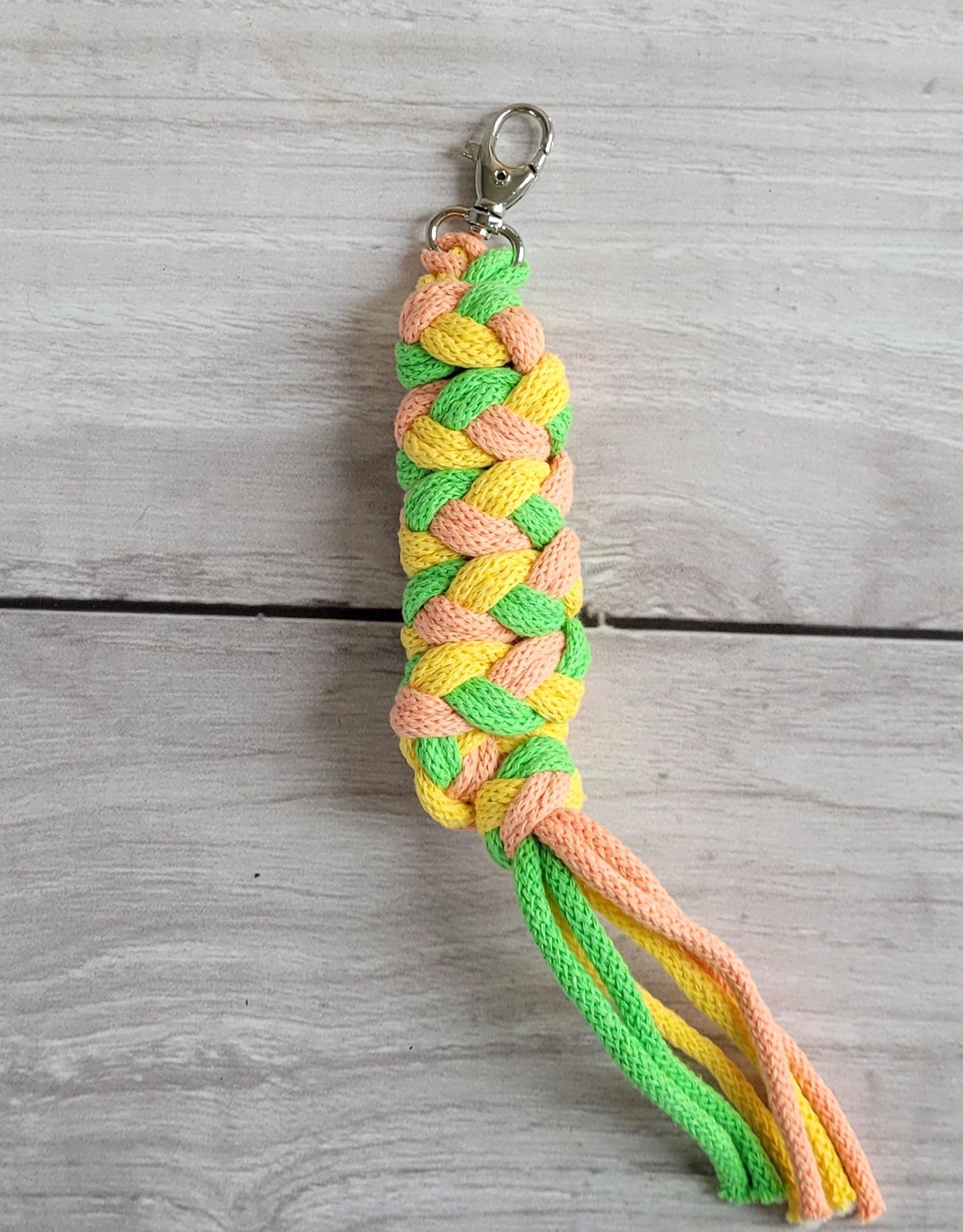 Uwiąz dla Hobby Horse ze sznurka – jasny zielony/ żółty/ brzoskwinia